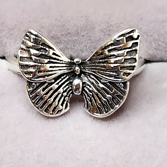 Dainty Silver Butterfly Ring Size 7.5 - Picture 1 of 3